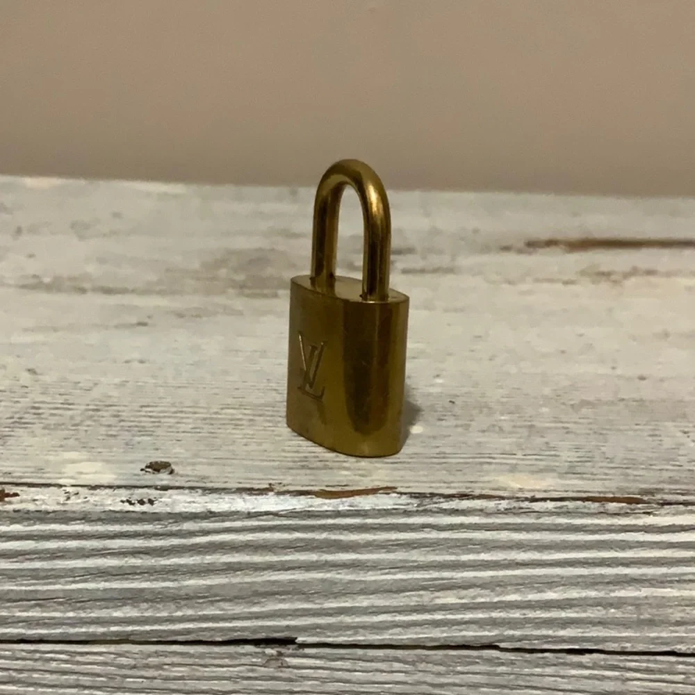 Louis Vuitton Brass '319' Padlock in Goldtone with Goldtone Key [m]
